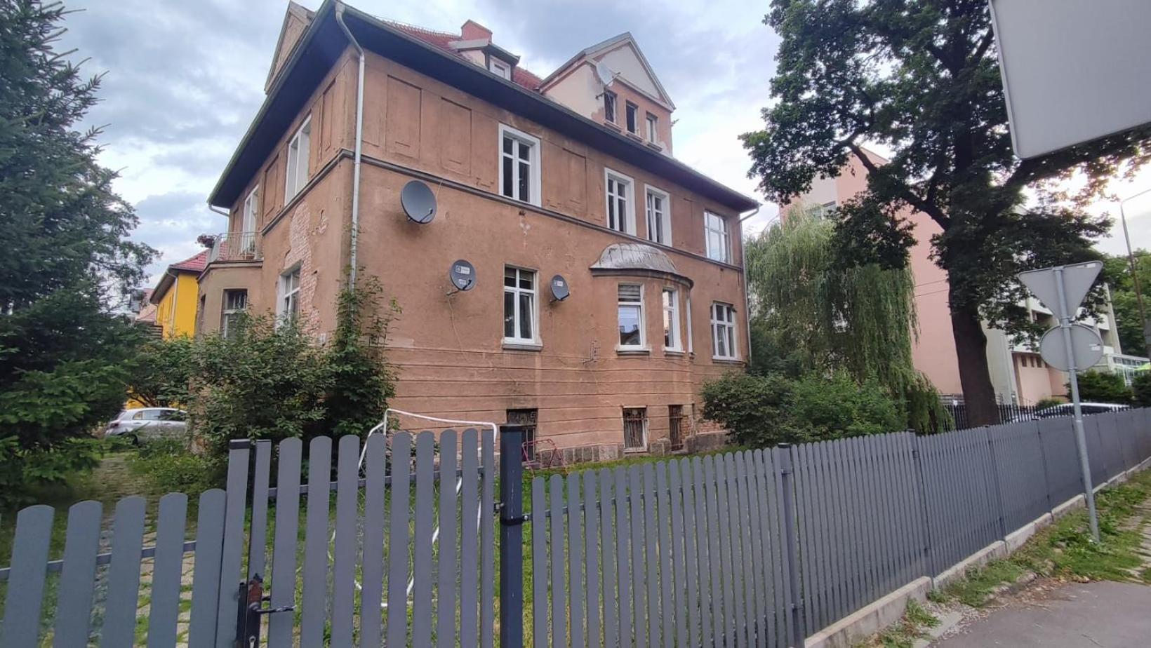 Mieszkanie Z Widokiem Na Park -Cieplice Slaskie Zdroj Apartment Jelenia Gora Exterior photo